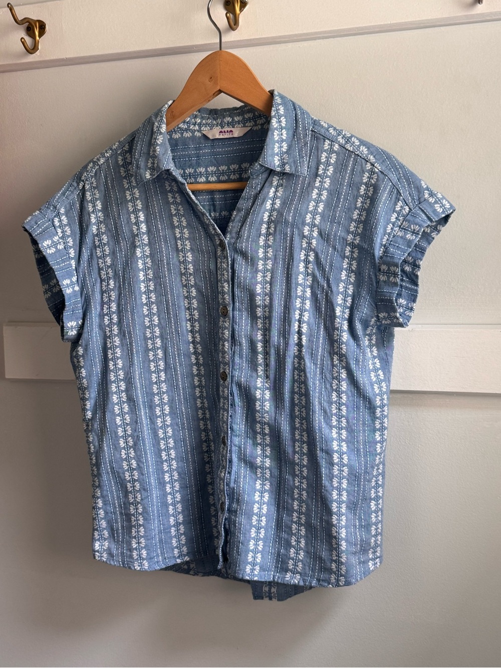 Alia Light Blue Short-Sleeve Button-Down Shirt with White Pattern 100% Cotton
